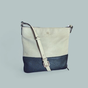 Bolso bandolera Kate Spade Southport Avenue Cora de piel color crema y azul