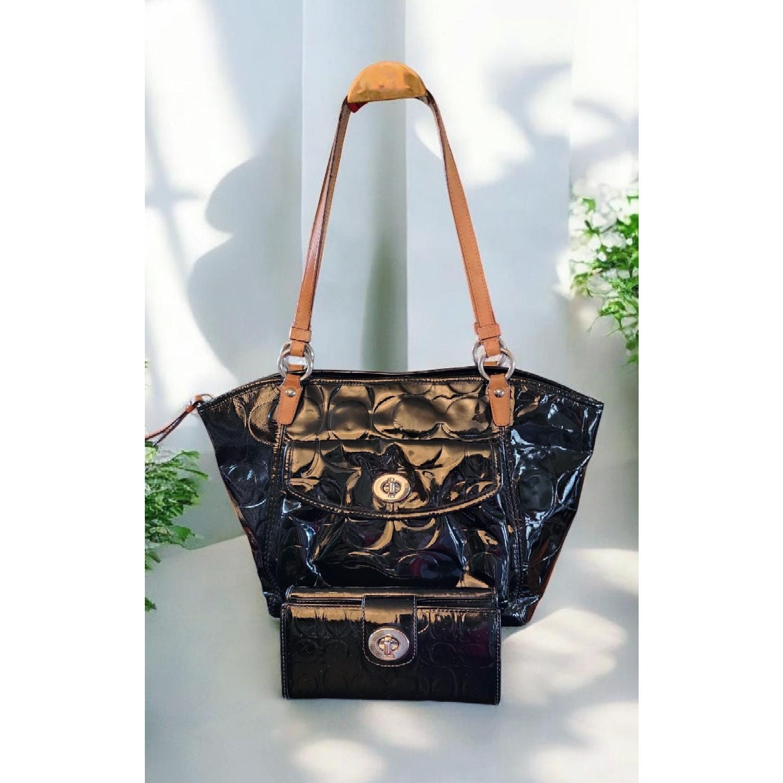 Coach Peyton Black Patent Leather Shoulder Bag With Matching 