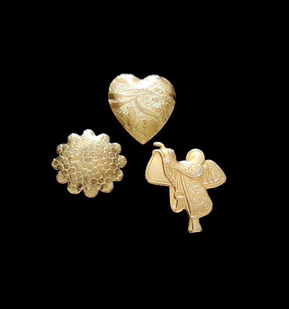 Vintage button covers gold tone saddle, heart, and