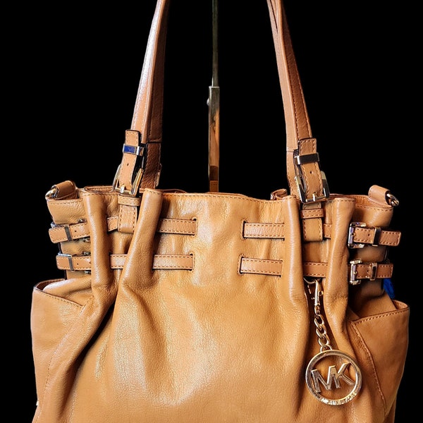 Michael Kors Edie shoulder bag satchel large beige leather.