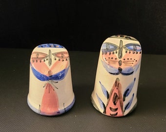 Vintage Hand-gefertigte Totem Salz und Pfeffer Streuer aus Ton