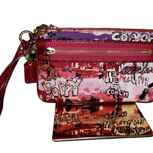 Vintage Rare Coach Poppy Wall Graffiti Wristlet Magenta Pink