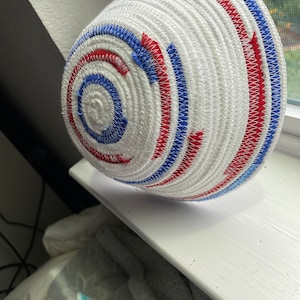 Small rope bowl/ basket perfect as a catch-all for Keys, remotes, hair accessories and more.