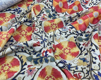 Tela de lino étnico Suzani: Tapicería bohemia para otomana - 140 cm de ancho