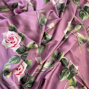 花柄のローズ柄シルクサテン生地 - さまざまな色の選択肢をお問い合わせください。ご希望の生地にプリントできます。