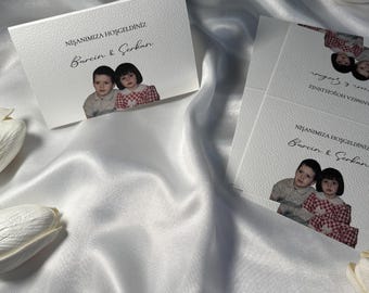 Winietki z miejscami siedzącymi, personalizowane zdjęciami z dzieciństwa | Winietki z imionami | Winietki z miejscami siedzącymi | Na wesela, przyjęcia henna, zaręczyny itp.
