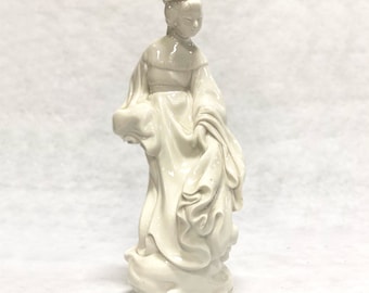 Figura de mujer de porcelana blanca china vintage / Elegante dama de cerámica blanca / Decoración de inspiración asiática / 21,5 cm