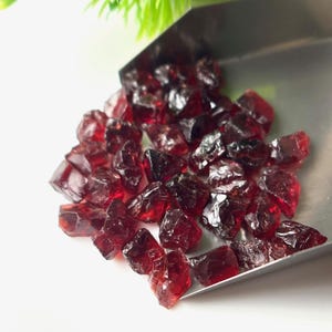 Natural Red Garnet Rough: 35 PCS Raw Crystal Gemstones, 7/9 MM, Mozambique