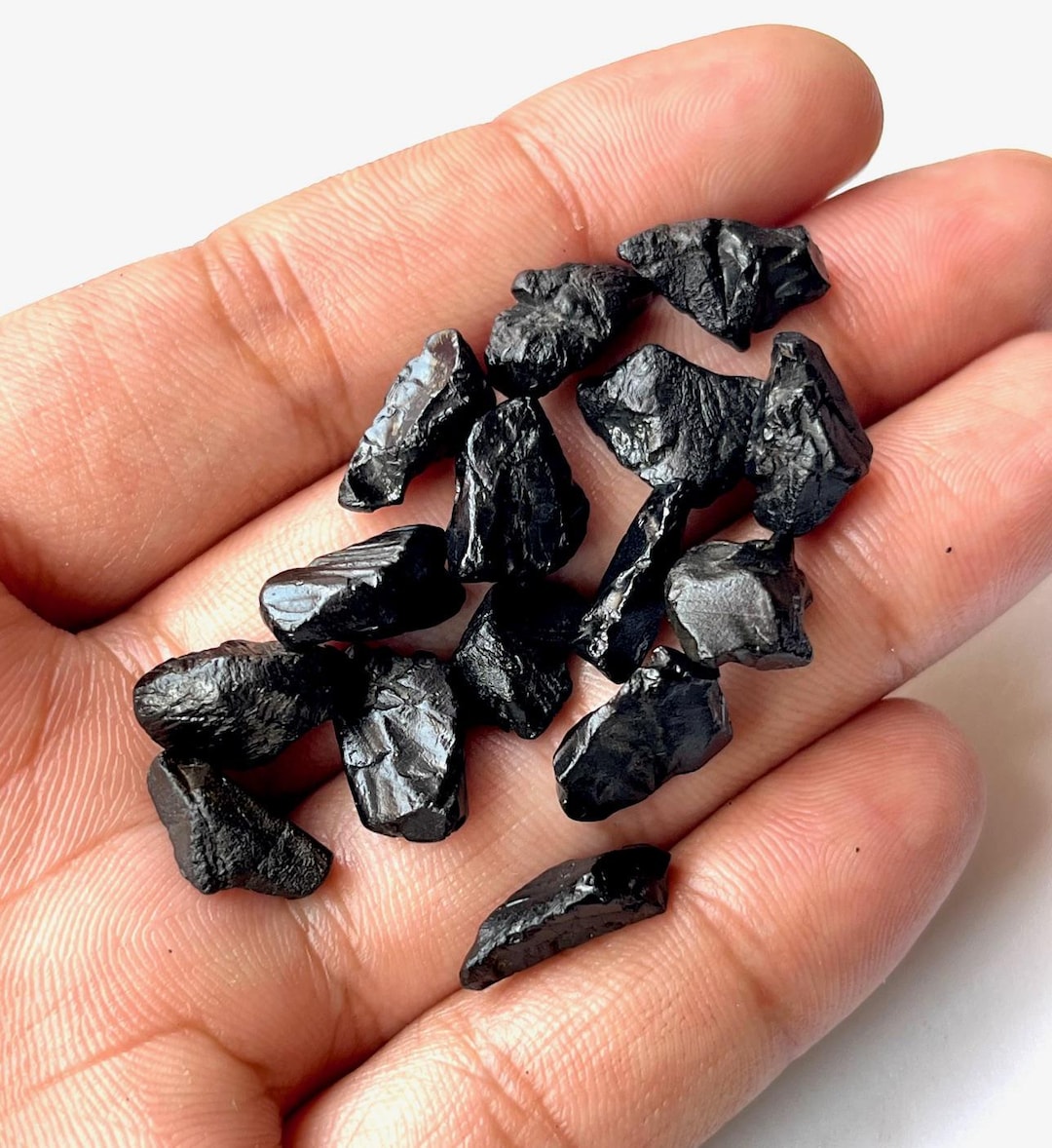 15 Pieces AAA Black Spinel Raw Stone: Natural Healing Crystal (10