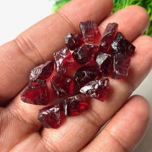 Red Garnet Raw Stone: Natural Rough Gemstone Crystals (8/10 MM, 15 Pieces)