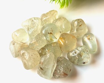 15 piezas de topacio blanco natural en bruto: cristales curativos en bruto, de 10 a 15 mm.