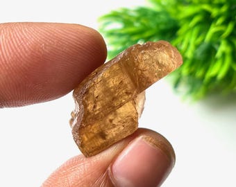 Topacio imperial natural en bruto: cristal dorado para la fabricación de joyas (27x14x10 mm)