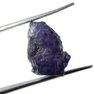 Natural Tanzanite Raw Stone: 20.30 Carats, Blue Healing Crystal
