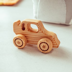 Wooden Toy Off-Road Car Colorless Natural Paintable Solid Wood Toy Car Baby Child Toy