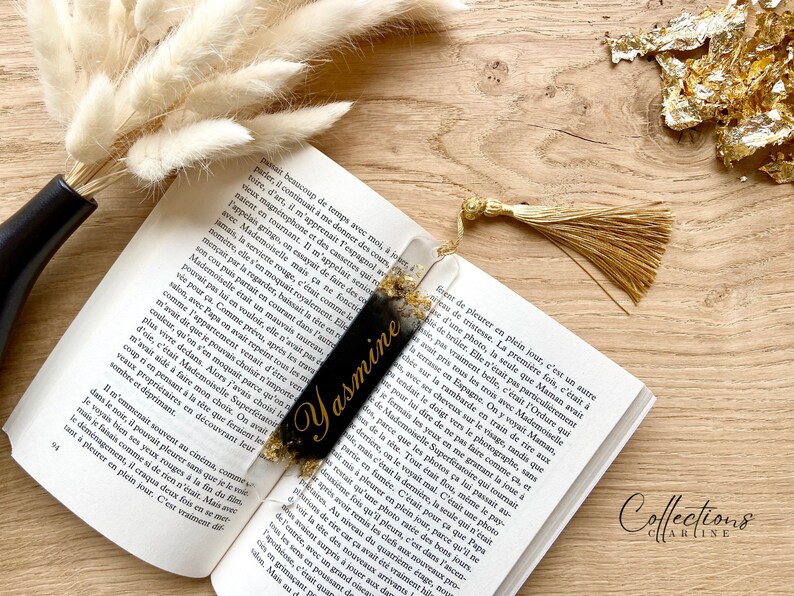 Gold and black first name bookmark in resin, handmade. Gift idea Sans coffret