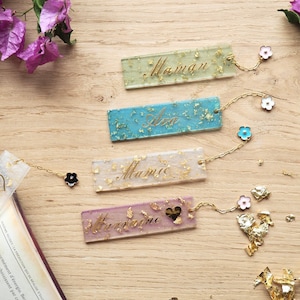 Personalized bookmark with a rose gold, white, purple, green, or blue resin flower. Gift idea, personalized gift, inexpensive gift.