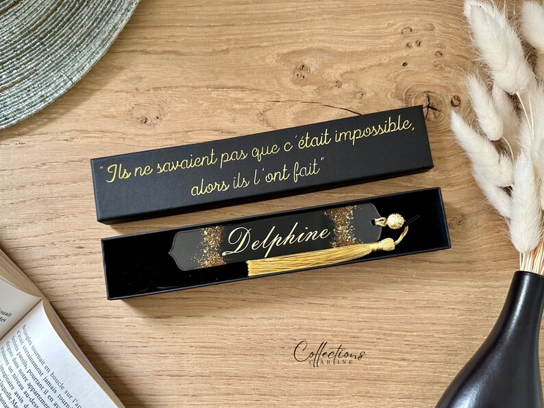 Gold and black first name bookmark in resin, handmade. Gift idea Avec coffret