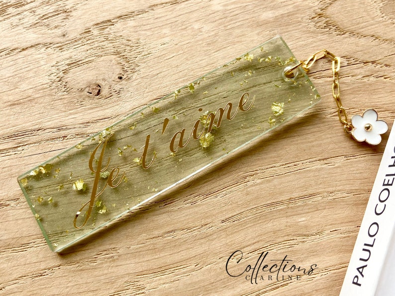 Personalized flower bookmark in resin gold pink white purple green or blue. Gift idea Vert