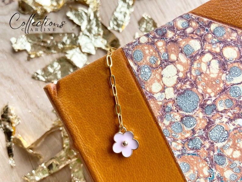 Personalized flower bookmark in resin gold pink white purple green or blue. Gift idea image 8