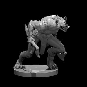 Könnte beinhalten: Eine graue, detaillierte Miniaturfigur eines wolfartigen Wesens mit einem knurrenden Ausdruck. Das Wesen trägt eine Rüstung und hält eine Waffe in seiner rechten Hand.