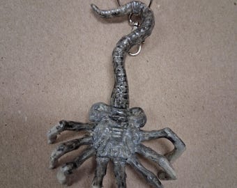 Facehugger Alien Zipper Buddy
