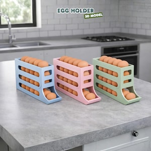 Puede incluir: Tres hueveras de colores, azul, rosa y verde, cada una llena de huevos marrones. Las hueveras son rectangulares con múltiples ranuras para guardar huevos y un frente curvo. El texto en la parte superior dice "EGG HOLDER 3D MODEL".