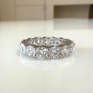 4CT Lab Grown Diamond Eternity-band: rond geslepen trouwring