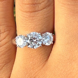 2.50Ct Labor gewachsener Diamant drei Stein 14K Gold Verlobungsring