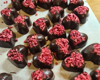 Chocolate hearts with raspberry pieces
