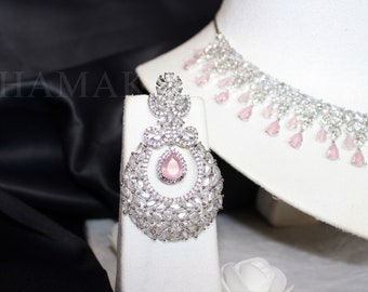 Lot De 10 Colliers Avec Boucles D'oreilles - Rouge Et Or Avec Diamants - Neuf Sans Emballage