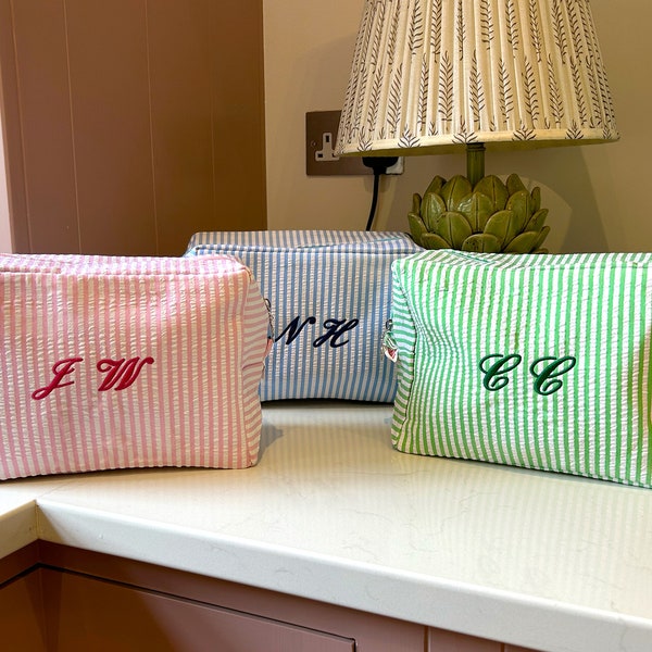 Borsa per il trucco con monogramma a righe pastello, custodia da toilette personalizzata, custodia cosmetica ricamata, regalo per la festa della mamma, civetta per la festa della mamma