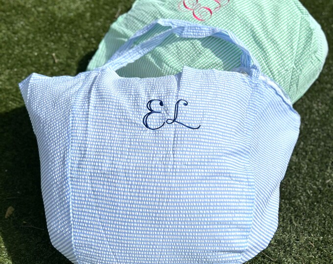 Personalized Seersucker Foldaway Beach Bag, Stiped Summer Travel Duffle Bag, Embroidered Monogram Tote, Summer Wedding Gift, Mothers Day