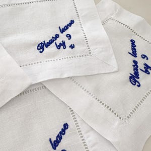 Servilletas de cóctel reutilizables bordadas, "Por favor, déjelas antes de las 9", personalizadas, elija su diseño, decoración para despedida de soltera, servilletas con monograma