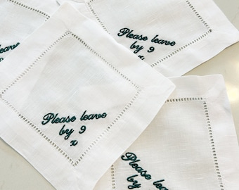 Minimalistische handdoekenset op maat gemaakt, linnen doek, vertrekken voor 9 uur Cocktailservet, op maat gemaakt borduurwerk, cocktails, huwelijkscadeau