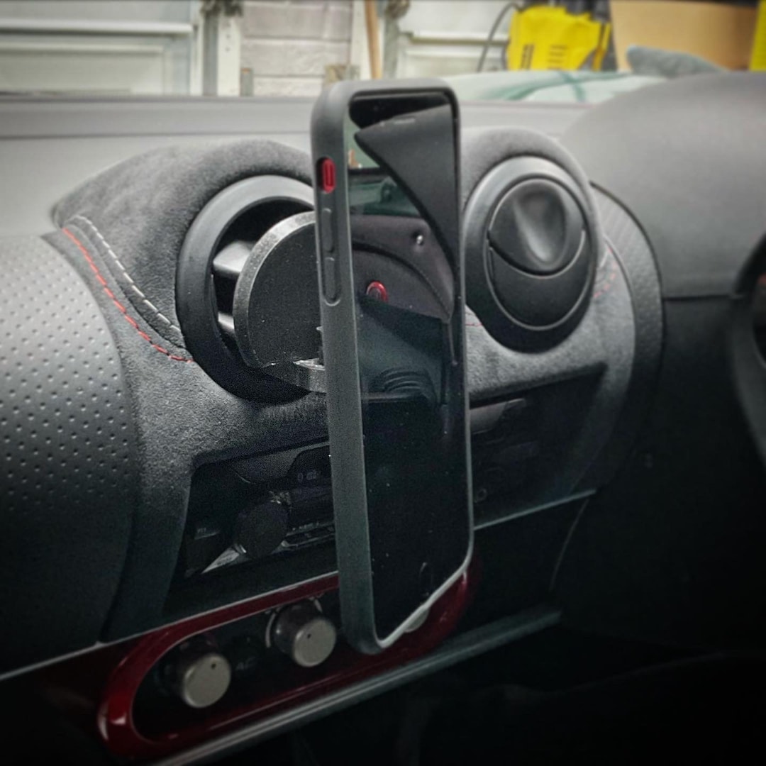 Universal Dashboard Air Vent Phone Holder – Suction Cup Mount With Sticker Base