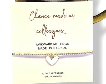 Pulsera de corazón plateada "La casualidad nos hizo colegas": Regalo de amistad - Las reuniones incómodas nos convirtieron en leyendas