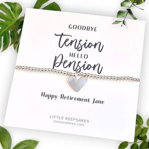 Pulsera de Jubilación Personalizada / Adiós tensión, hola pensión / Feliz jubilación / Pulsera plateada con dije de corazón RT400