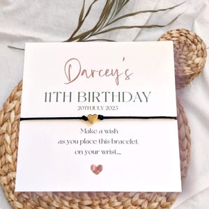 Bracelet à breloques personnalisé anniversaire coeur design - remplissage de sac de fête - tout âge - différentes couleurs de coeur - fête A5