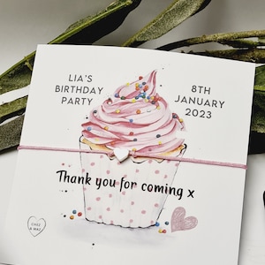 Obrigada por virem à minha festa! Pulseira com pingente de desejo - Lembrancinha para sacolinha de festa - Personalizada - Design de cupcake de aniversário - CC4