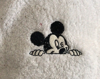 Peeking Mickey Mouse bath towel