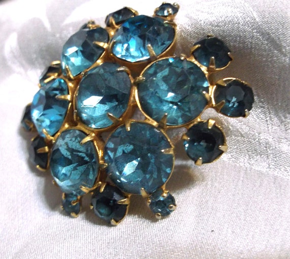 Vintage  Blue Rhinestone  Gold Tone Brooch Pin 2” - image 4