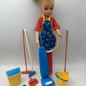 Vintage Sindy Doll 1970s Housework Set (Ref 44422) Original Box, Sindy Apron, Broom, dustpan, Hoover,  Pedigree Scenesetters Furniture