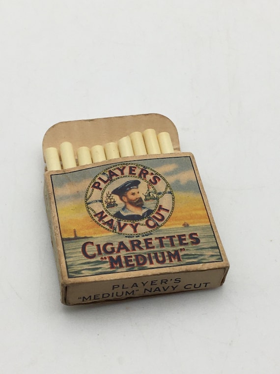 silk cigarette cards A collection of B.D.V. cigarette silk cards to include flags of the world  (42), footballers (20), He