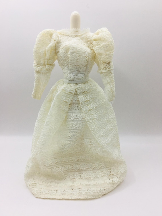 robe Barbie  Raven  vêtement pour poupée Barbie Fashion Royalty