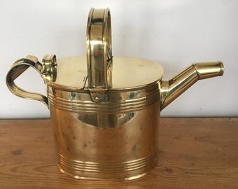 Regadera antigua victoriana de latón macizo, ideal para decorar plantas de interior: