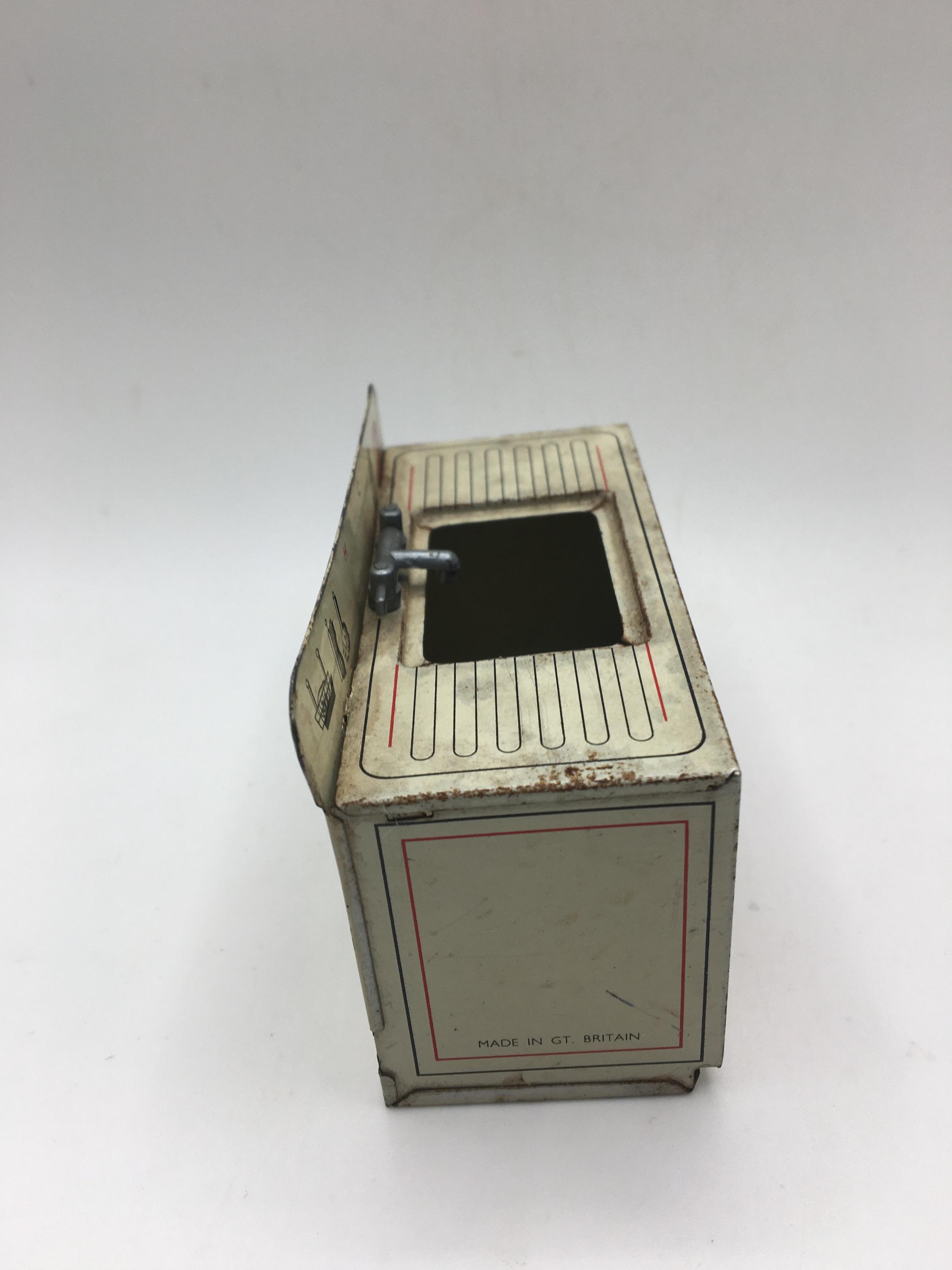ヴィンテージ ブリムトイ ドールハウス キッチンシンク：1950年代の 