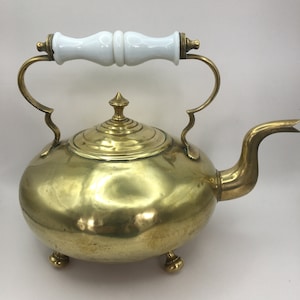 Antique Brass kettle, Fireside Kettle, Vintage Brass Kettle,  Farmhouse Decor, Country Cottage Kitchen,