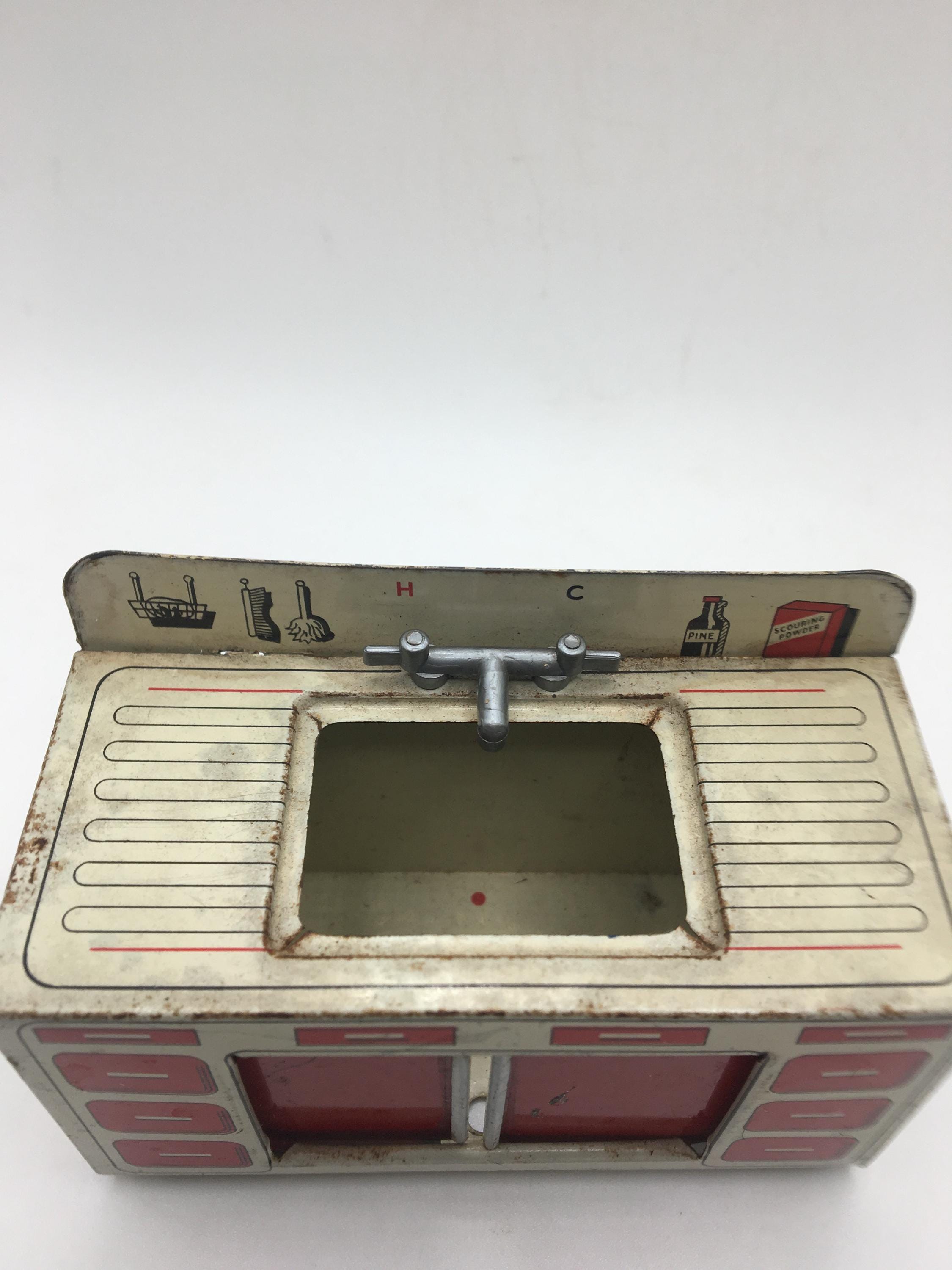 ヴィンテージ ブリムトイ ドールハウス キッチンシンク：1950年代の 