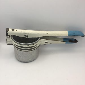 Vintage Potato Masher Made in England 1950s, Photo Prop, Retro Kitchen, Vintage Kitchen Utensil,