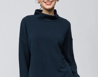 Marineblauw sweatshirt met opstaande kraag en modalmix met zijsplitten